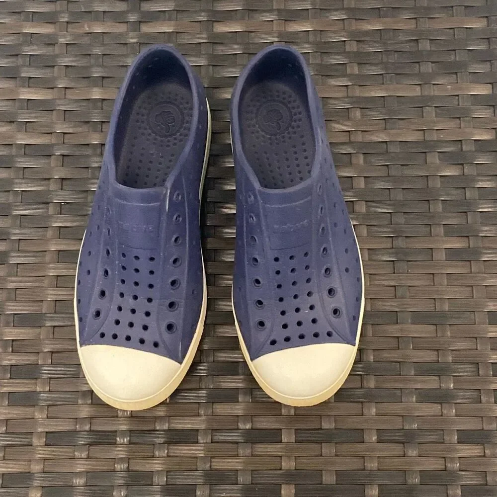 Native Jefferson shoes junior size 3